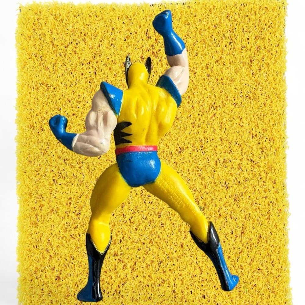 Wolverine Vintage Mini Figure - Yellow & Blue - Picture 2 of 3